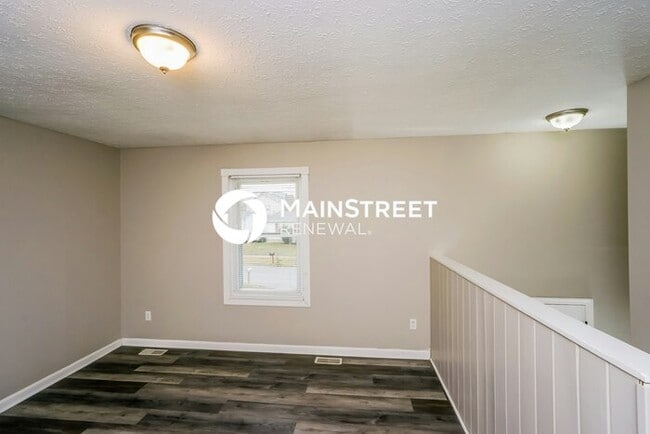 Building Photo - 4 Bedroom Pet-Friendly Home in Louisville,...
