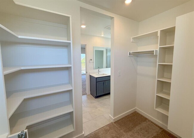 Building Photo - 13112 Maplewood Ave