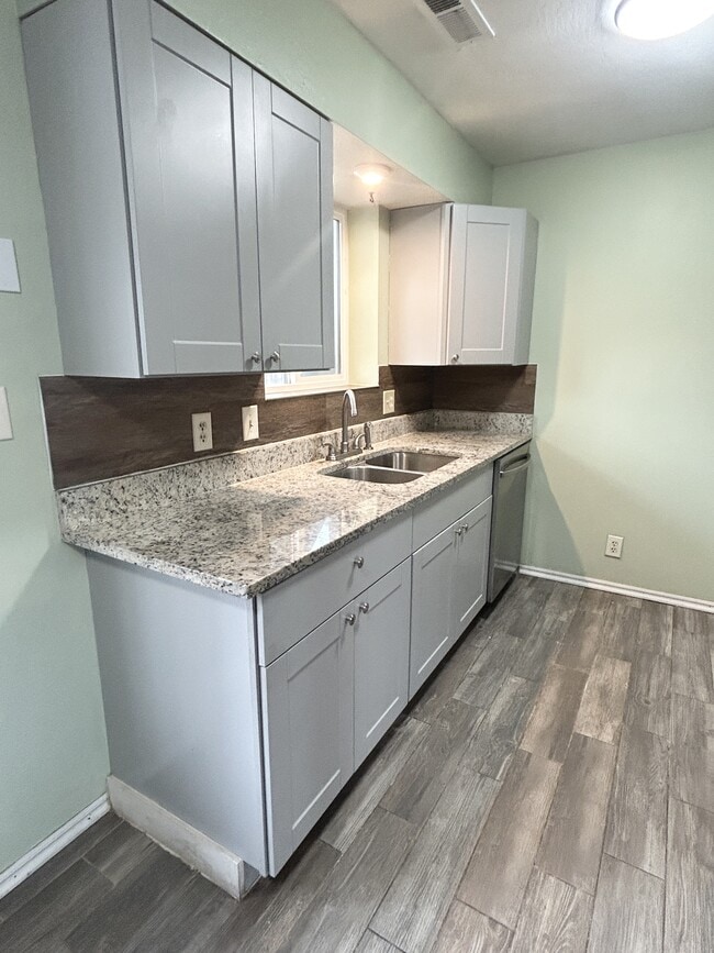 Building Photo - 8326 S Carmen Ct