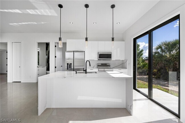 Building Photo - 1057 Halby Ave S