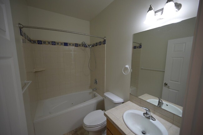 Building Photo - 2 bed plus office, 2 bathroom condo in Sun...