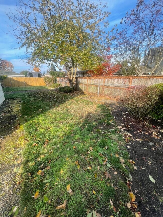 Building Photo - Charming 3 Bedroom Home Lebanon Home with Large Fenced Yard! **$500.00 Off First Full Month's Ren...