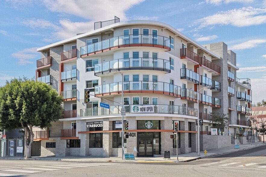 Santa Monica Breeze Property Exterior with Starbucks on Lower Level - Santa Monica Breeze by Wiseman