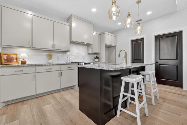 Building Photo - 1415 Farmhouse Ave