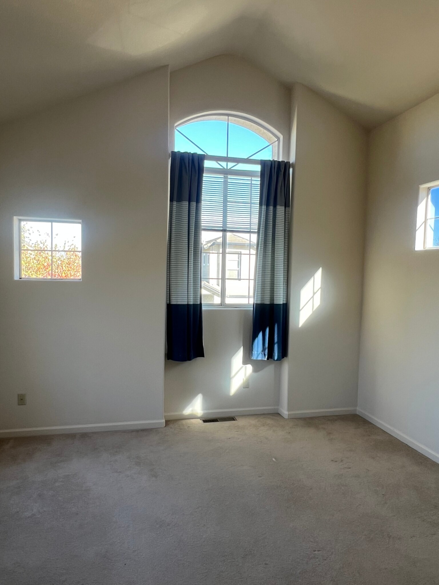 Building Photo - 17614 Winding Creek Rd