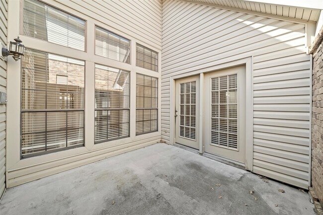 Building Photo - 1205 Olde Towne Dr