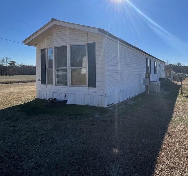 Building Photo - 2 Bedroom, 2 Bathroom Singlewide in Shady Creek Mobile Estates *LAWN CARE INCLUDED* Pikeville sch...