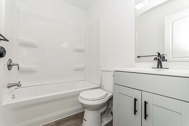 Building Photo - Charming 2 Bedroom Rental