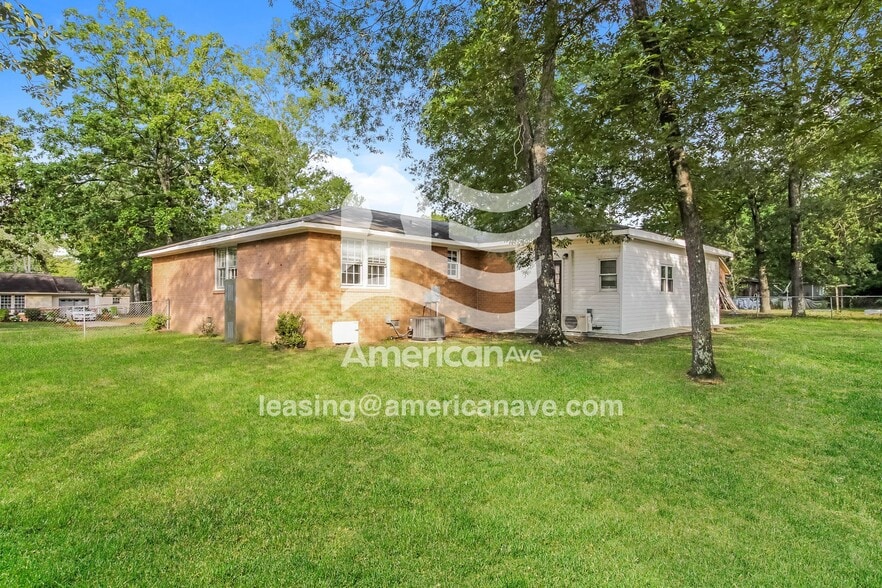 Building Photo - 200 Bob White Ave