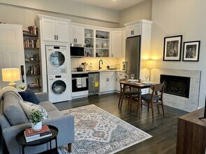 Building Photo - 105 Charles St