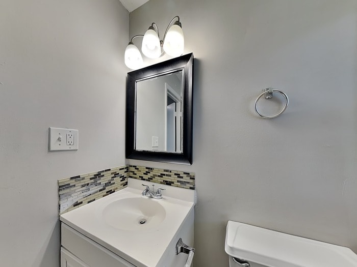 Building Photo - 2252-2257 7 Oaks Cir