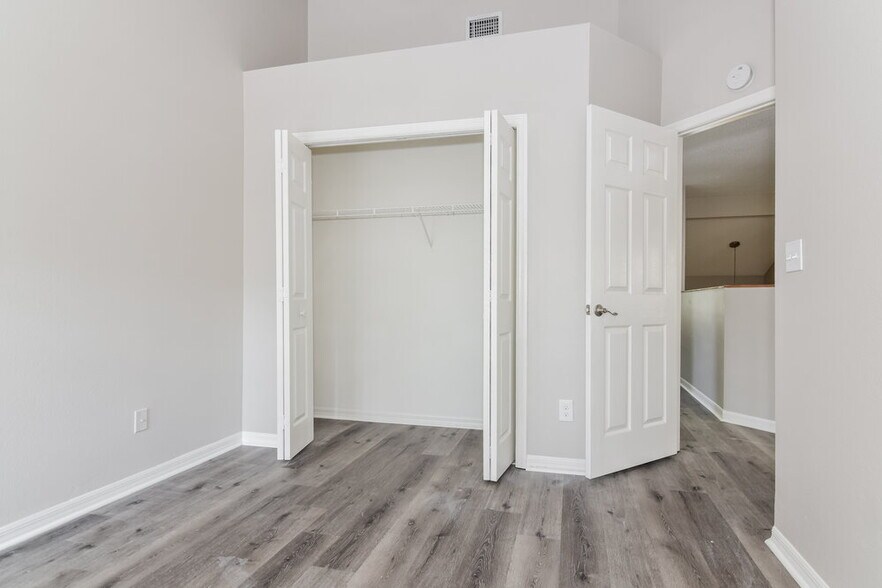 Building Photo - 2325 Kenwick Dr