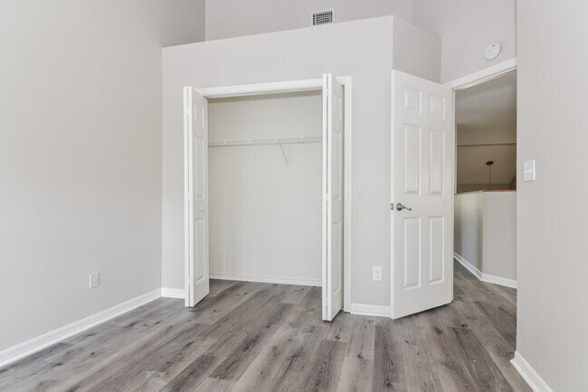 Building Photo - 2325 Kenwick Dr