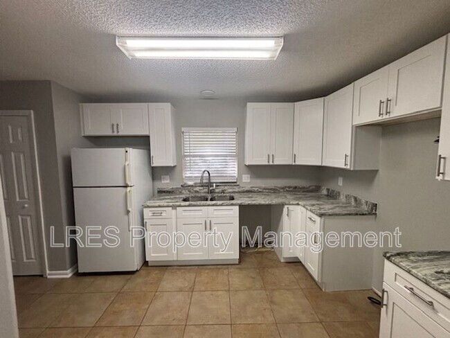 Building Photo - 1004 Stout Ct