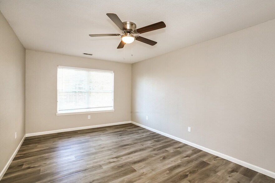 Building Photo - 6566 Crossbridge Dr