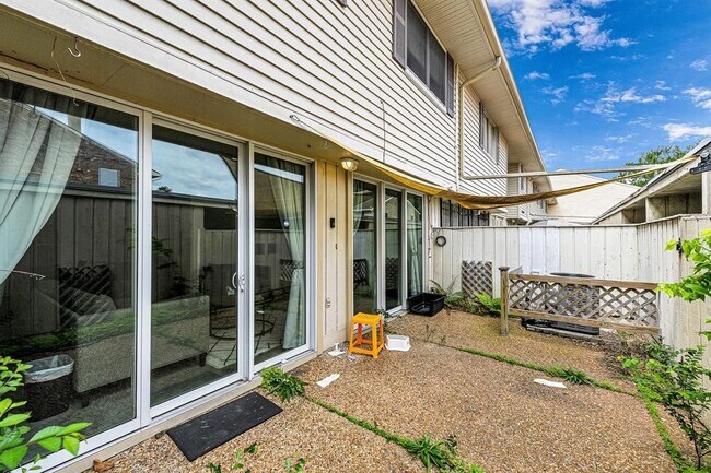 Building Photo - 5878 Valley Forge Dr