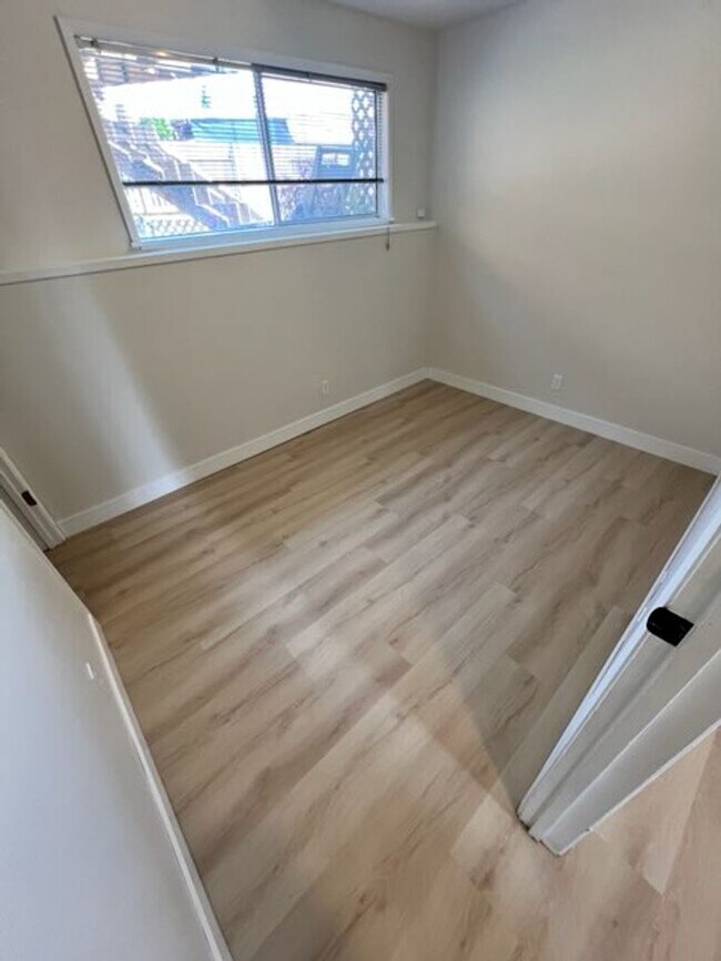 Building Photo - $3950 2520 SqFt, SFH/4BDR,2BA,office/Garag...