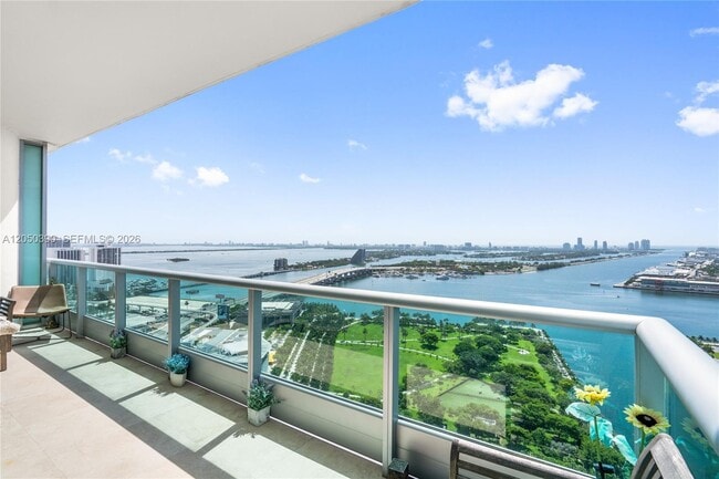 Building Photo - 900 Biscayne Blvd