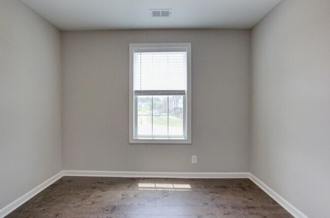 Building Photo - 1092 Barnhill Rd
