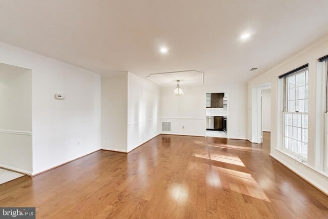 Building Photo - 5707 Brewer House Cir