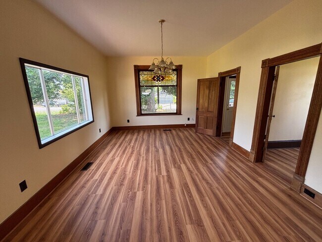 Building Photo - Charming Historic 4-bd Home for Rent – Ful...