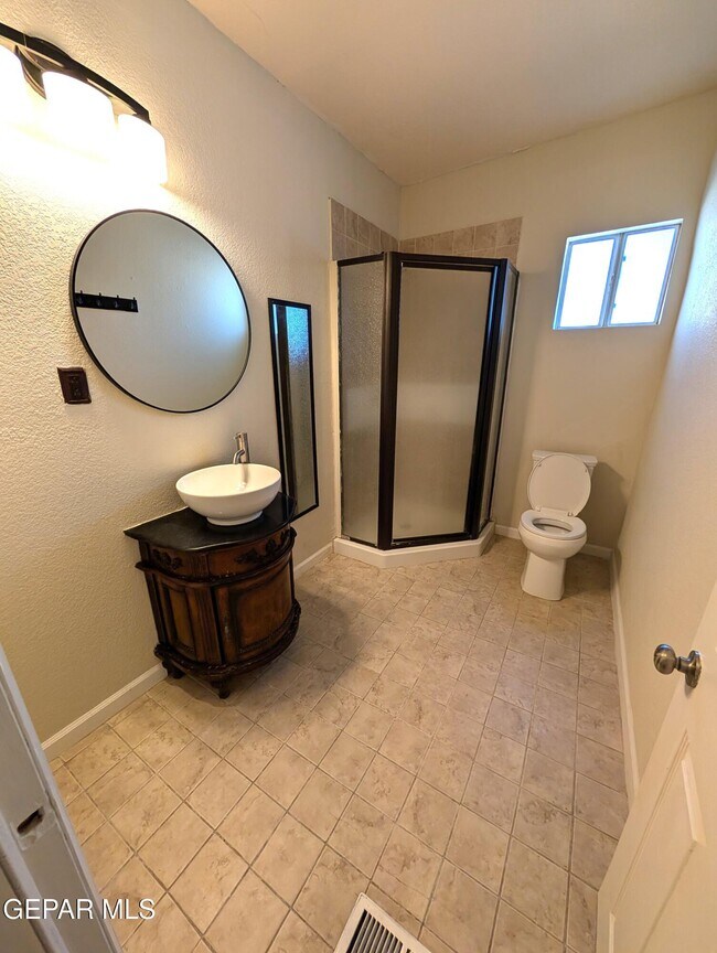 Building Photo - 13821 Villalobos Rd