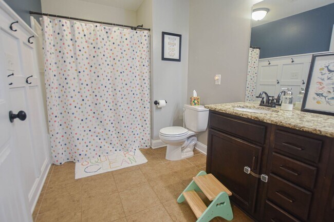 Building Photo - Pet Friendly Four Bedroom!