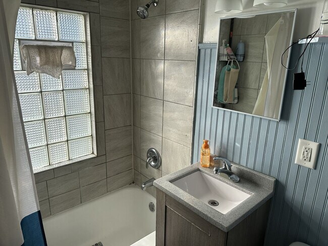 Building Photo - 3827 E Edgerton Ave