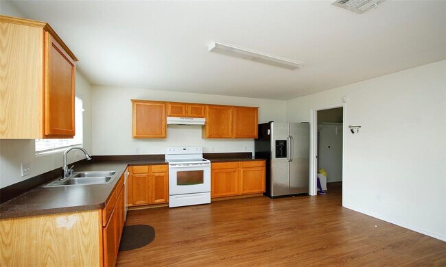 Building Photo - 16755 N Thrasher Dr