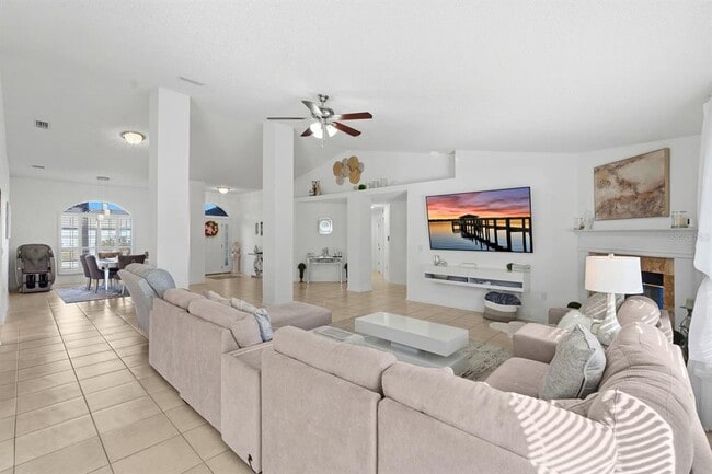 Building Photo - 6 Reybury Ln