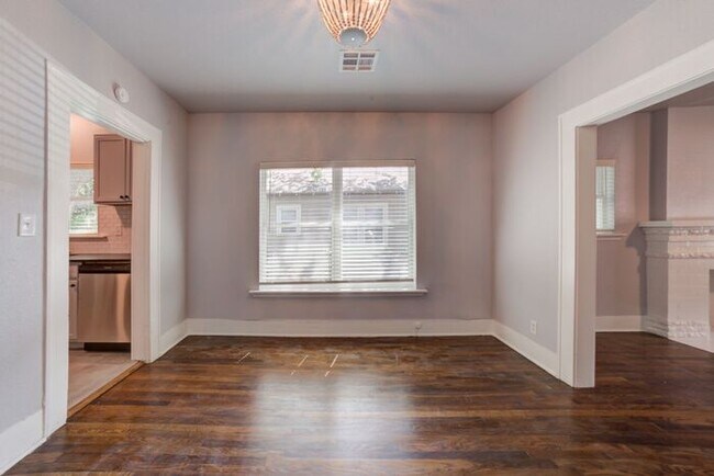 Building Photo - Charming Craftsman 3/1 Home Next To TU!