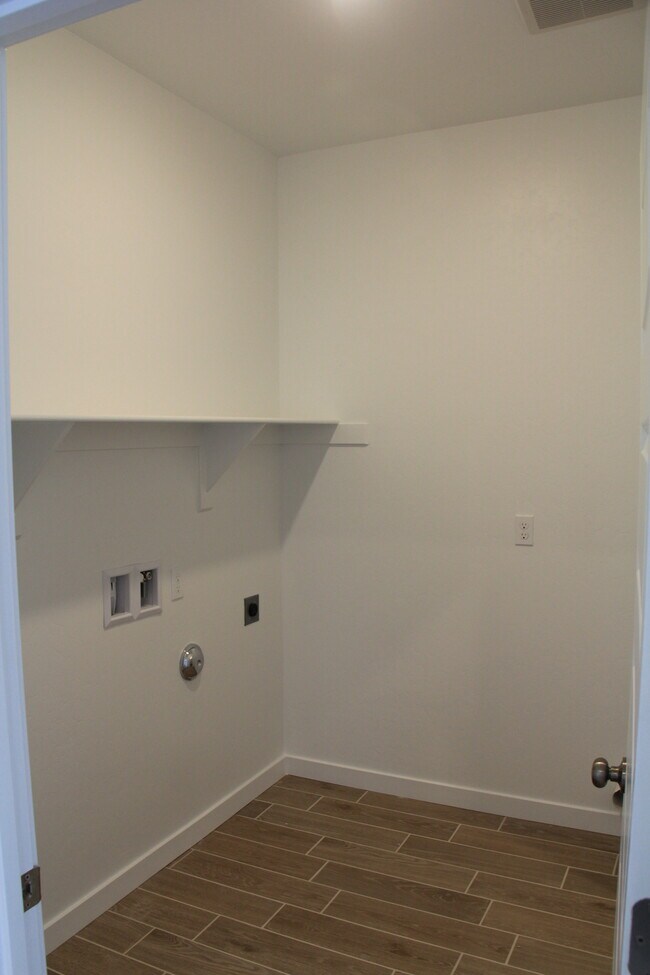Building Photo - 3319 Golden Trails Ln