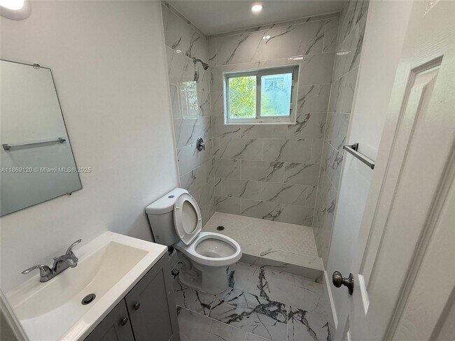 Building Photo - 935 Jefferson Ave