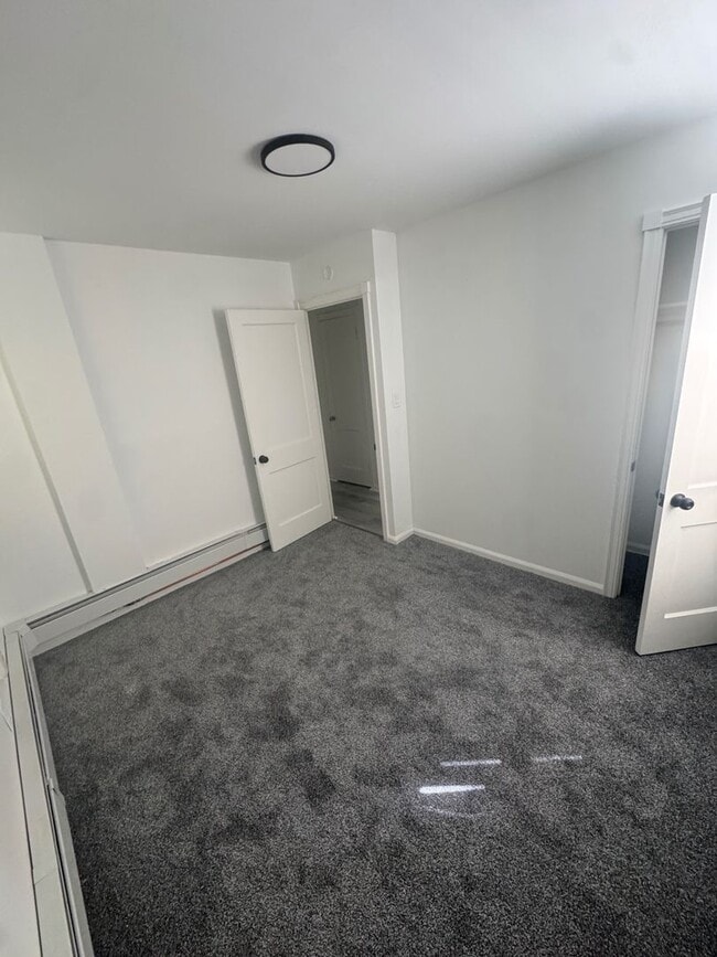 Building Photo - Spacious Two-Bedroom Unit in a Charming Property – Available Now!
