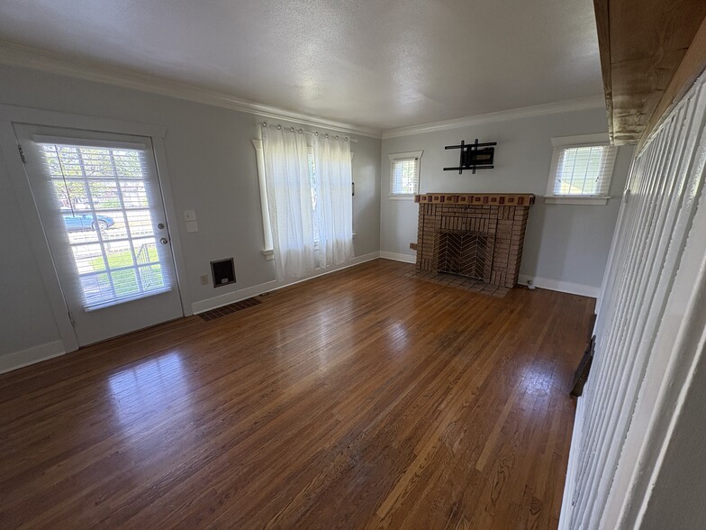 Building Photo - 42 E Rich Ave