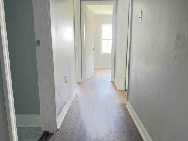 Building Photo - 4307 Parkview Dr