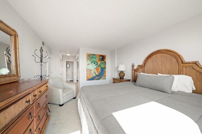 Building Photo - 400 Island Way