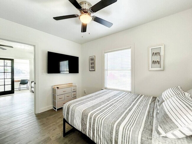 Building Photo - 1829 Hollenbeck Dr