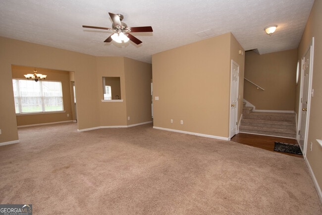 Building Photo - 74 Roxbury Ln