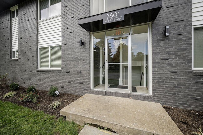 Building Photo - ONE MONTH FREE! 2Bedroom/2 Full Bath Newly...
