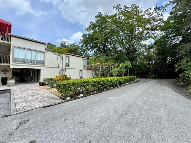 Building Photo - 1313 SW 8th Ct