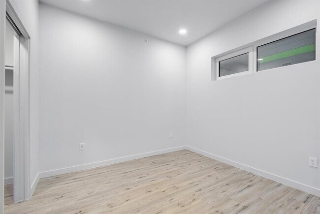 Building Photo - 4004 Banister Ln