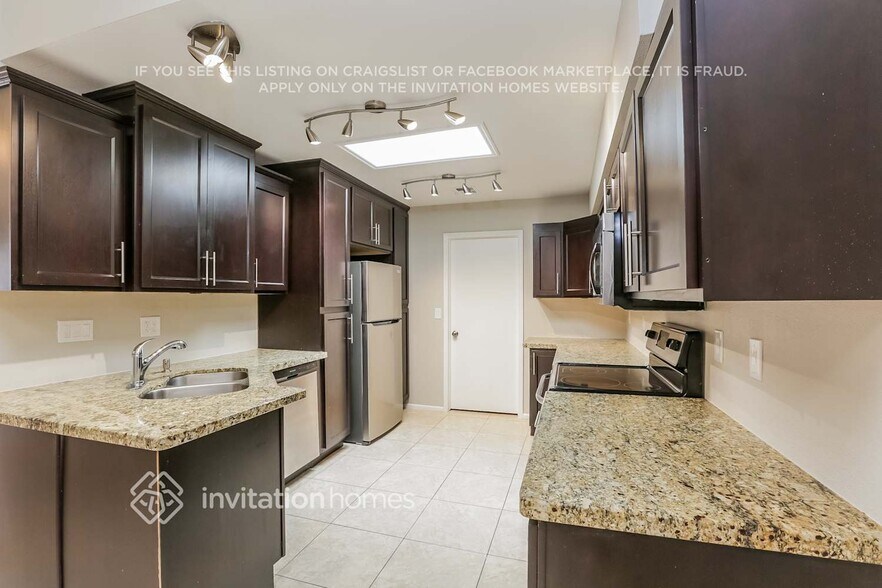 Building Photo - 4038 E Alta Mesa Ave