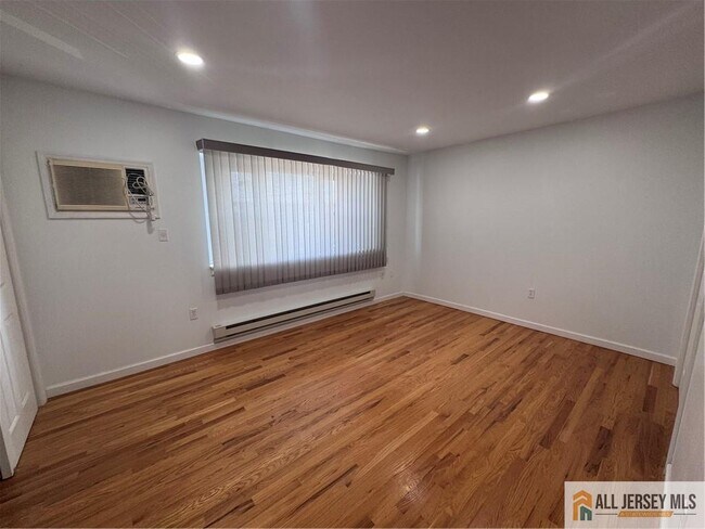 Building Photo - 33 Mercer St