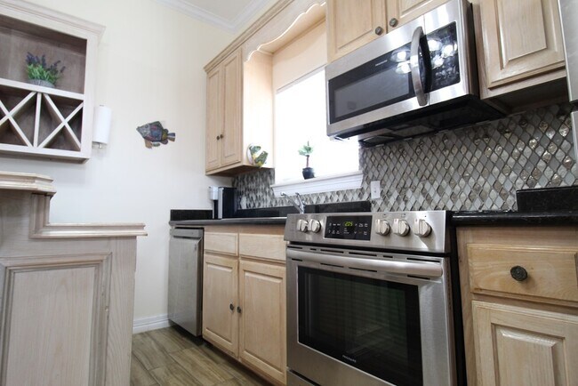 Building Photo - 107 E Swordfish St