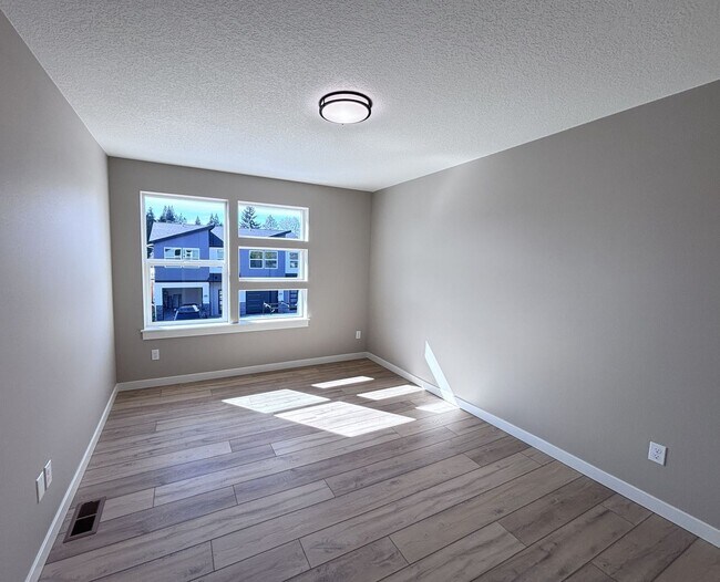 Building Photo - 3 Bedroom, 2.5 Bathroom New Build Available Now!