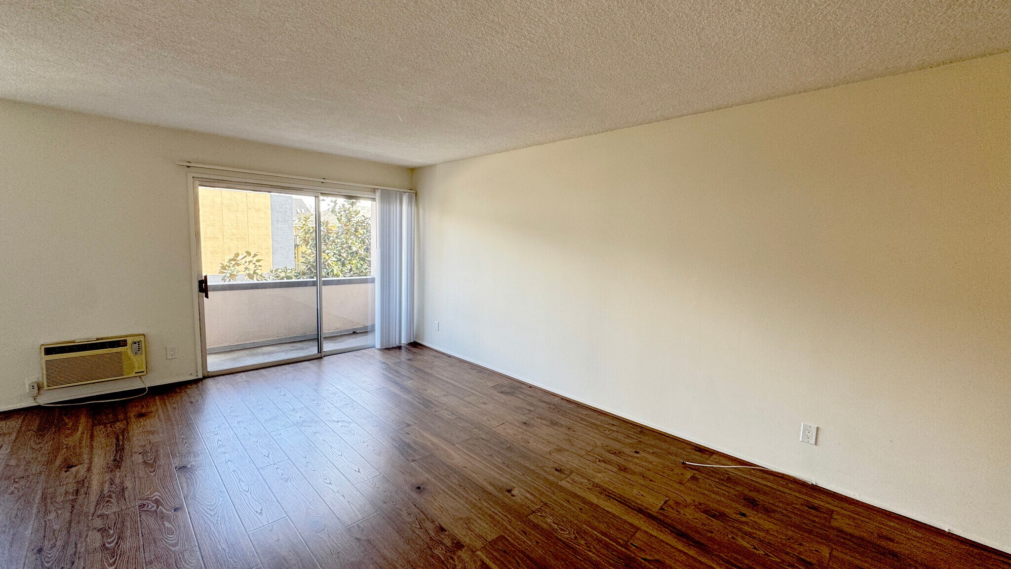 Building Photo - 701 S St Andrews Pl