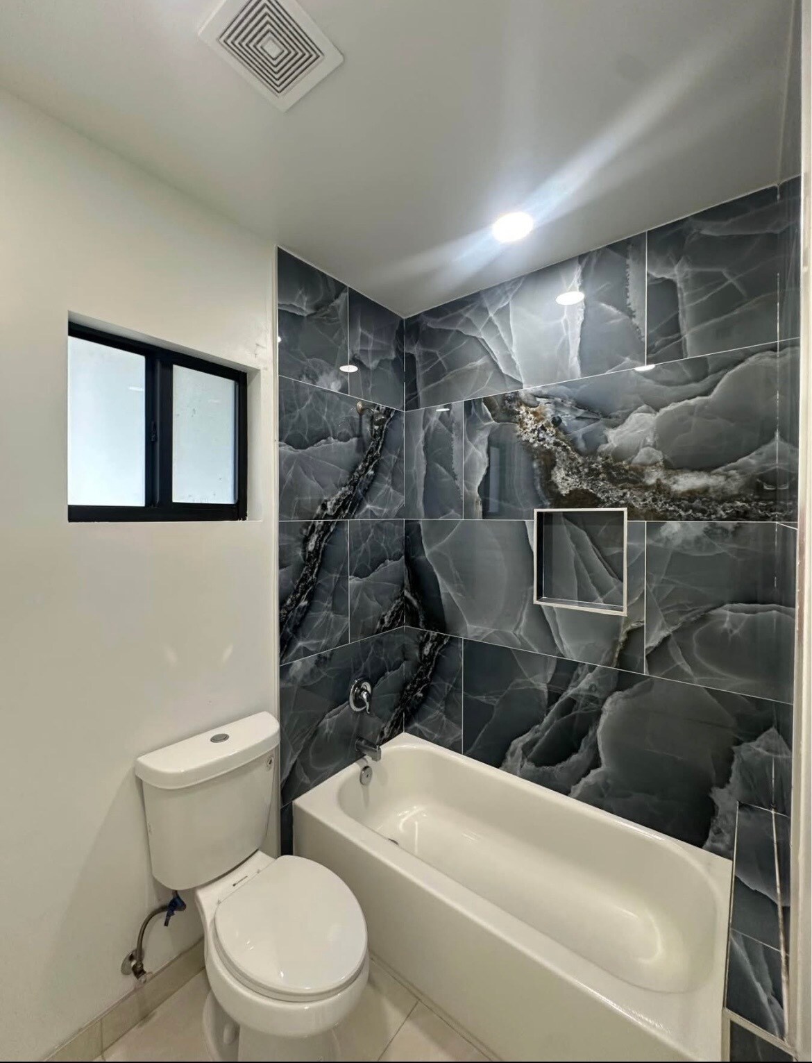 Building Photo - 1147 Gilbert Ave S