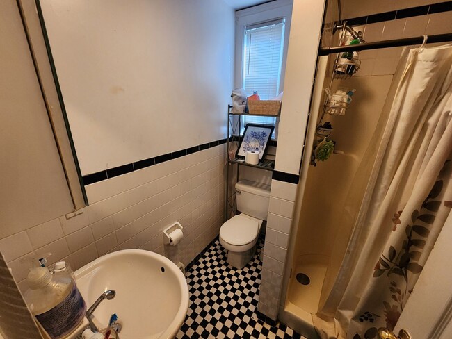 Building Photo - 134 Brooks St