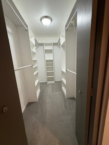 Building Photo - 8425 E Bonita Dr